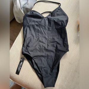 JOLYN Surf BLK Style: Lucia